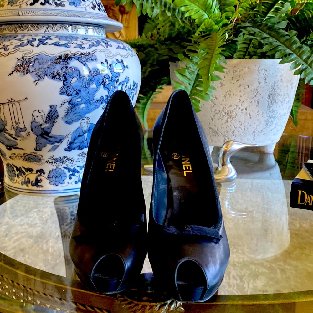 Chanel Gently Worn Vintage Channel Black Peep Toe Heal - Size 40 fits like a 9
